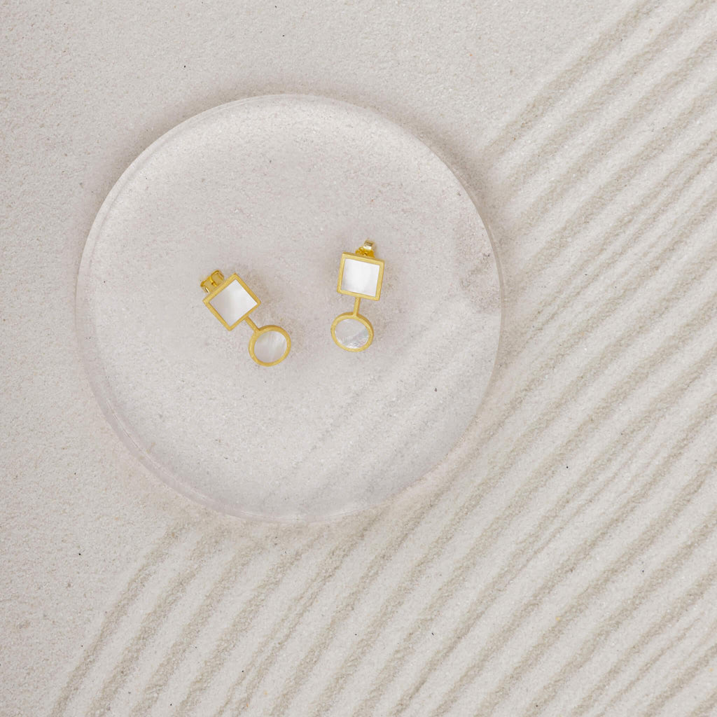 Golden Asymmetry Vintage Shell Earrings Media 3 