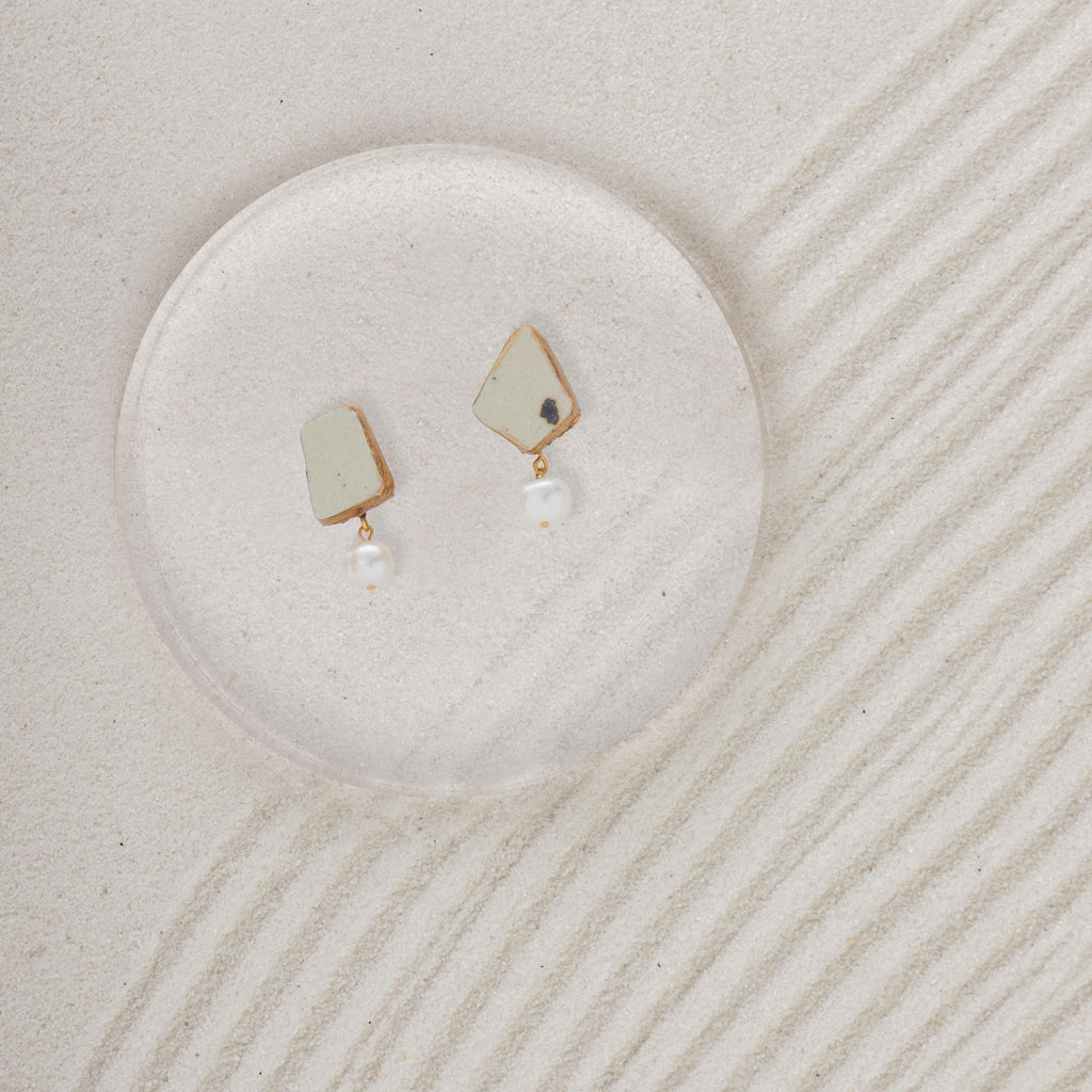 Kintsugi Karatsu Porcelain with Freshwater Peal Earrings on sand