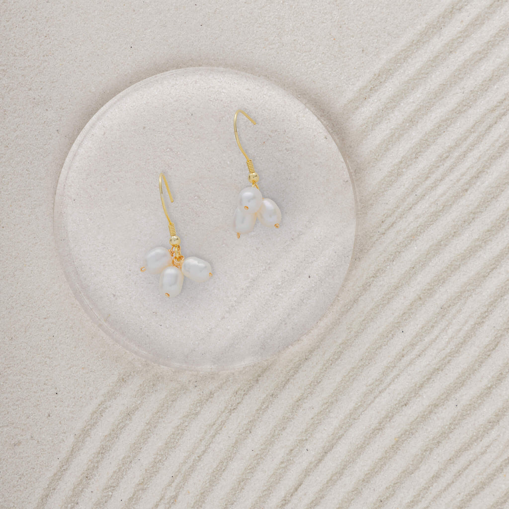 Minimalist Freshwater Pearl Earrings 1